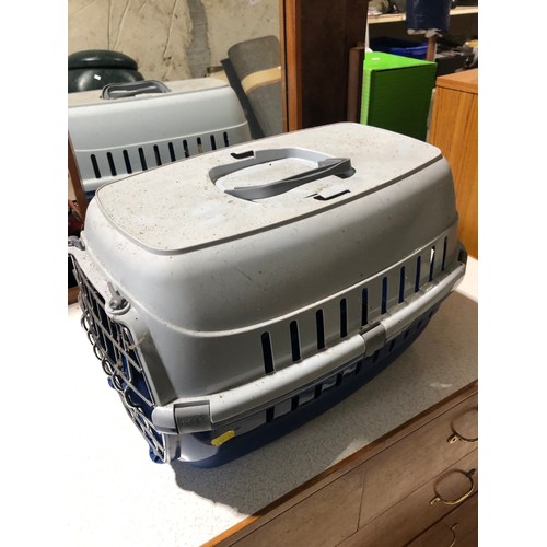 671 - Another cat box for small animal transport.