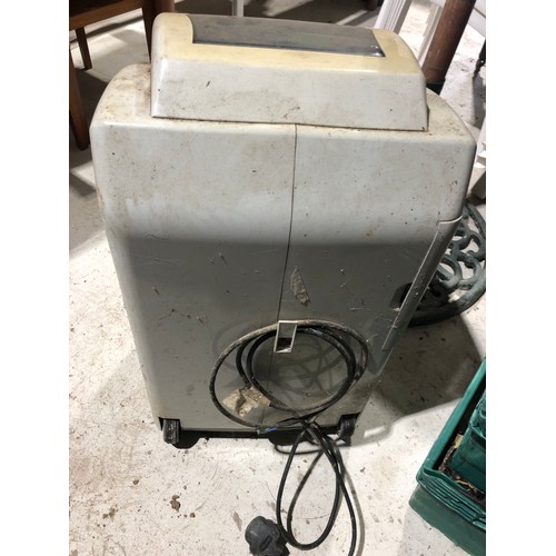 674 - Dehumidifier De Longi. for repair but might work. Been barn stored and not tested.