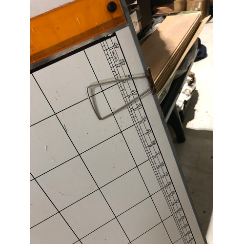 695 - Acorn Pastemate folding table