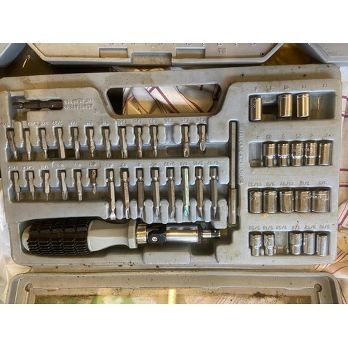 699 - Screwdriver and bit set