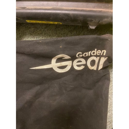 704 - Garden Gear 3500w variable power garden leaf vacum