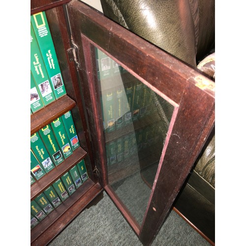 705 - Good quality Rosewood glazed bookcase. With double doors and 2 shelves. Contents not included and li... 