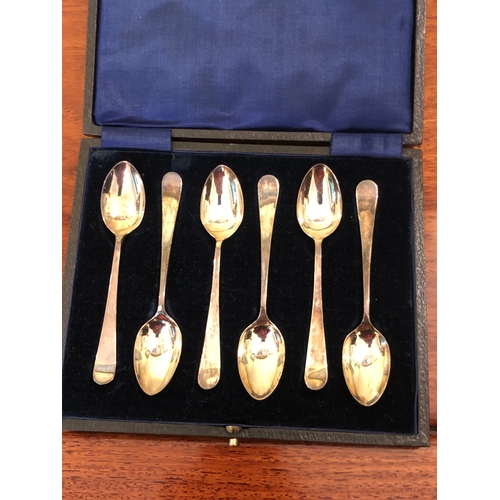 707 - Set of 6 solid silver J&WD tea spoons.