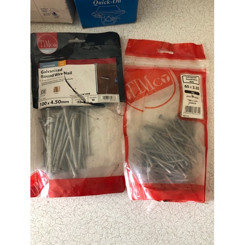 714 - 2 part bags of galvanised nails