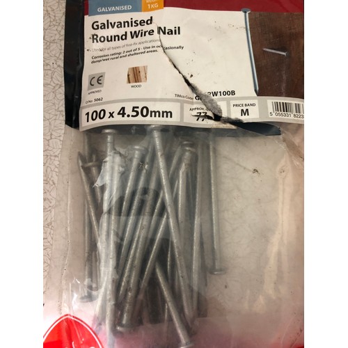 714 - 2 part bags of galvanised nails