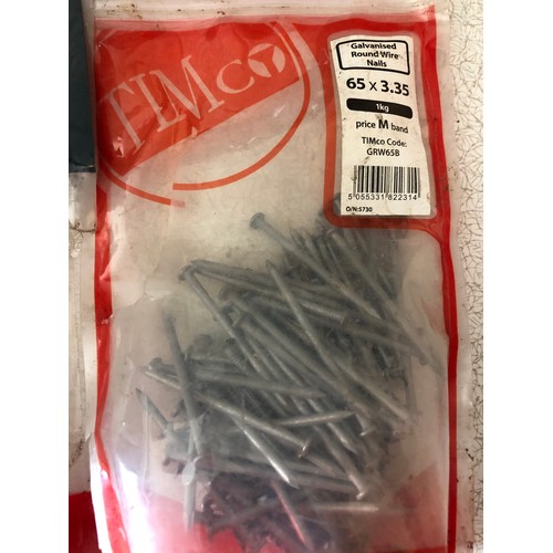 714 - 2 part bags of galvanised nails