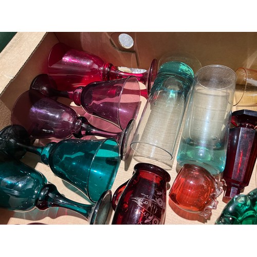 762 - Box containing various coloured glass