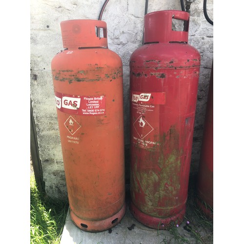 827 - 2 x Empty 47 kg Propane gas cylinders. The deposit for these cylinders is £60 each if you can get th... 