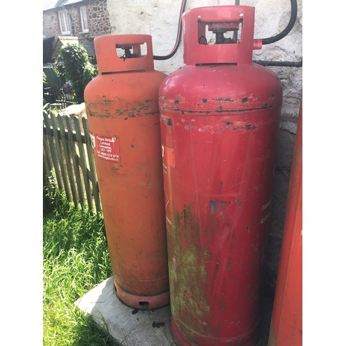 827 - 2 x Empty 47 kg Propane gas cylinders. The deposit for these cylinders is £60 each if you can get th... 