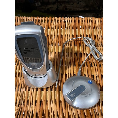 837 - Meat probe by Weber for barbecue use, c/w hand set. Battery operated.