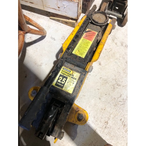 855 - Hydraulic 2.5 Tonne Trolley Jack working c/w handle