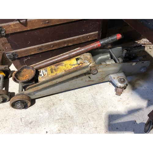 856 - Hydraulic 2.0 Tonne Trolley Jack working c/w handle