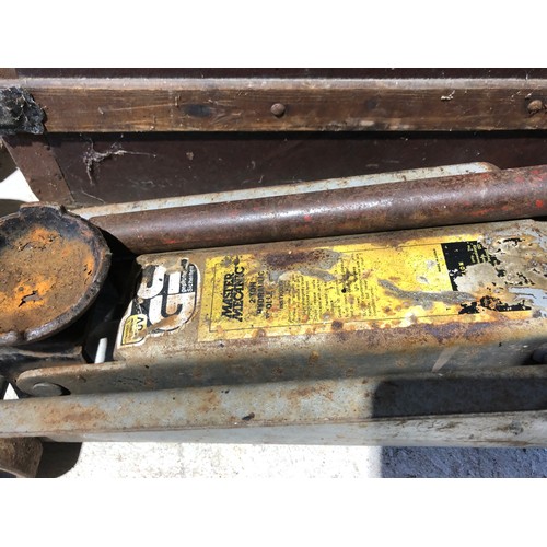 856 - Hydraulic 2.0 Tonne Trolley Jack working c/w handle