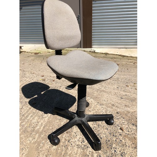 865 - Swivel chair by Dauphin.  good working condition