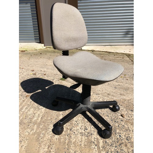 865 - Swivel chair by Dauphin.  good working condition