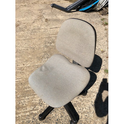 865 - Swivel chair by Dauphin.  good working condition