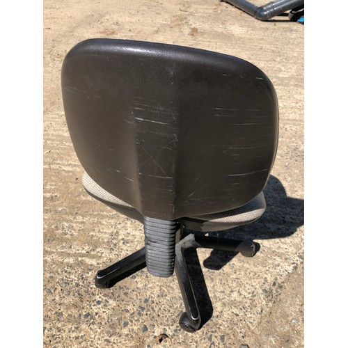 865 - Swivel chair by Dauphin.  good working condition