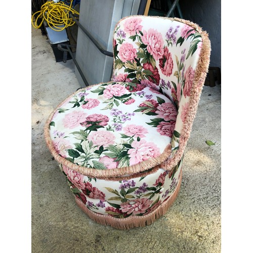 866 - Low nursing chair