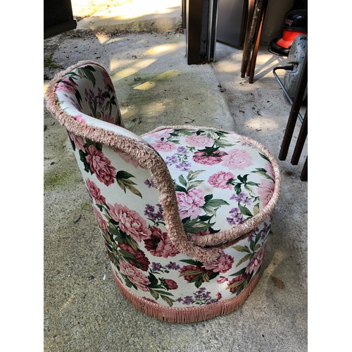 866 - Low nursing chair