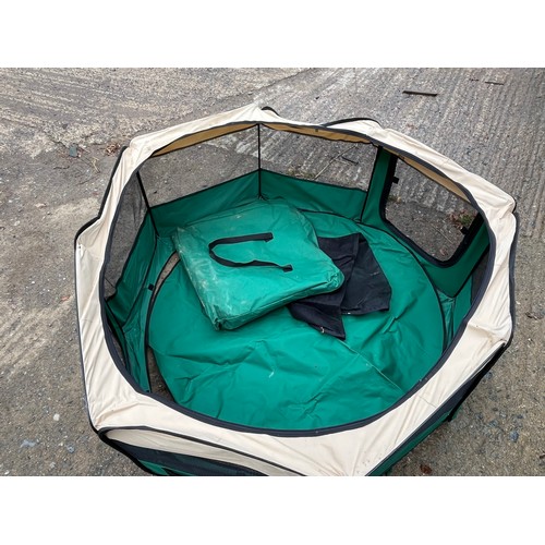 877 - Puppy play pen with ground sheet and net roof