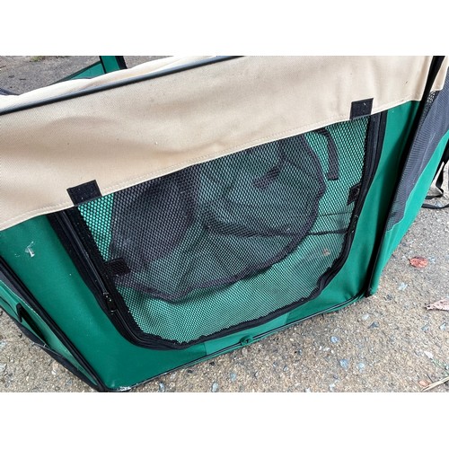 877 - Puppy play pen with ground sheet and net roof