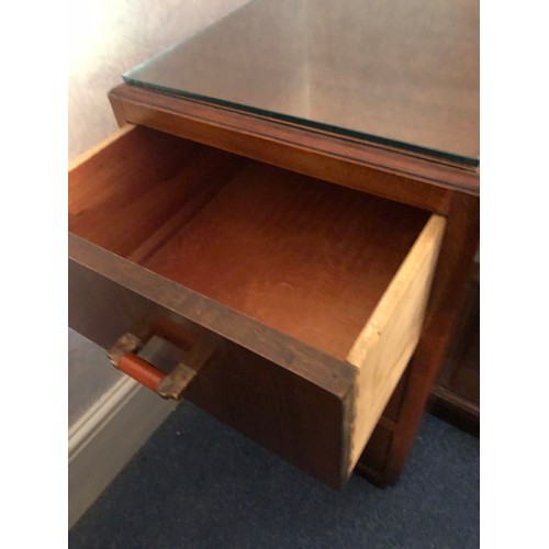 886 - Mahogany dresser with 6 drawers and mirror