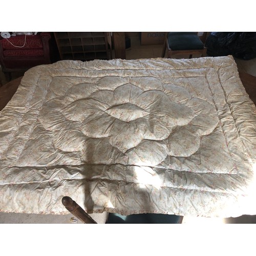 909 - Antique eiderdown blanket with pretty art nouveau floral pattern.