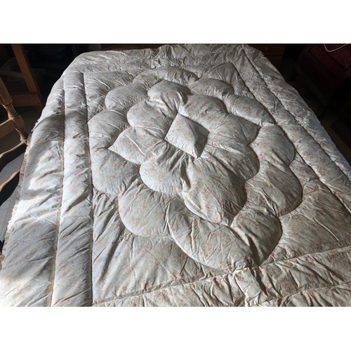 909 - Antique eiderdown blanket with pretty art nouveau floral pattern.