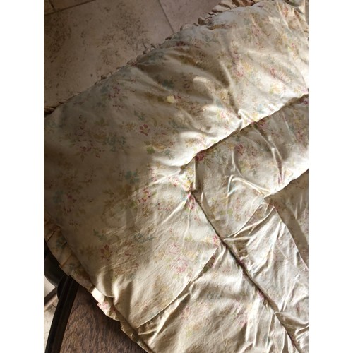 909 - Antique eiderdown blanket with pretty art nouveau floral pattern.