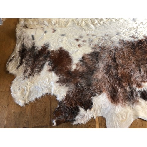 930 - Superb Longhorn Bull hide rug approx 8