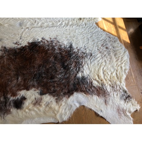 930 - Superb Longhorn Bull hide rug approx 8