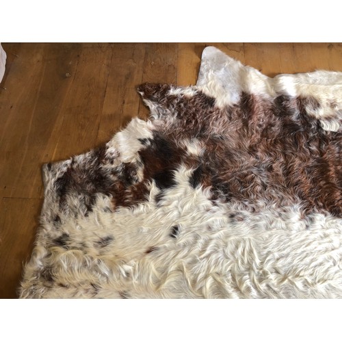 930 - Superb Longhorn Bull hide rug approx 8