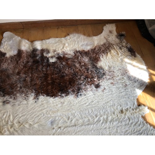 930 - Superb Longhorn Bull hide rug approx 8