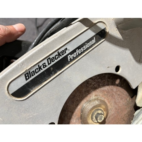 953 - Black and Decker Circular saw