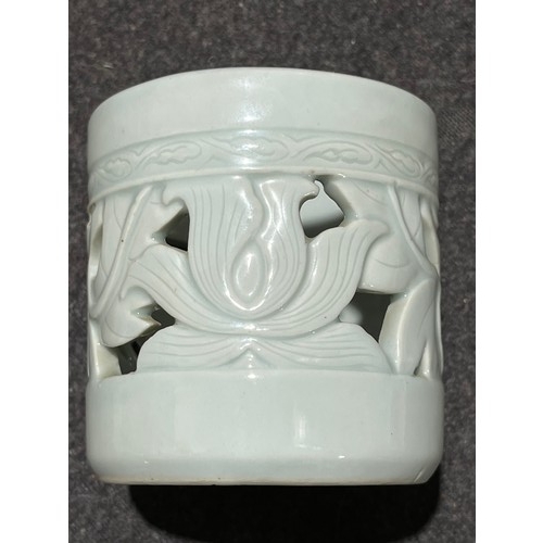 989 - Oriental celadon garlic pot signed under 19th/20th century. Unknown mark