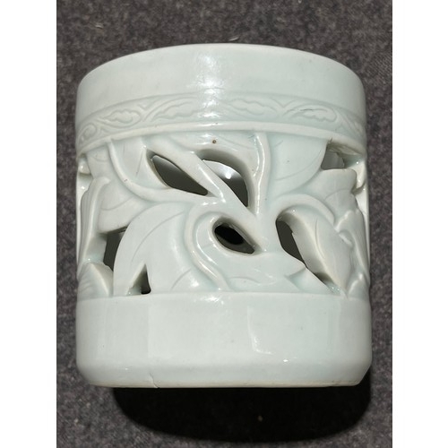 989 - Oriental celadon garlic pot signed under 19th/20th century. Unknown mark