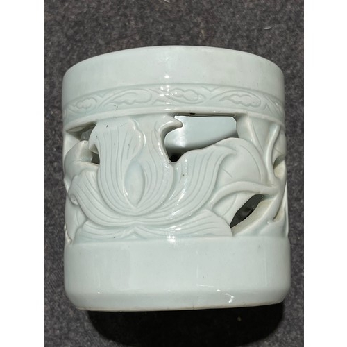 989 - Oriental celadon garlic pot signed under 19th/20th century. Unknown mark