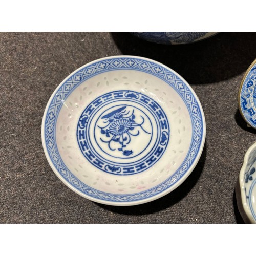 1024 - Collection of oriental bowls. Some with Japanese character marks.