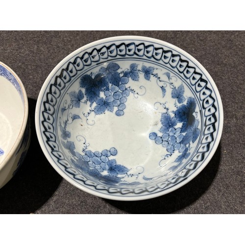 1024 - Collection of oriental bowls. Some with Japanese character marks.