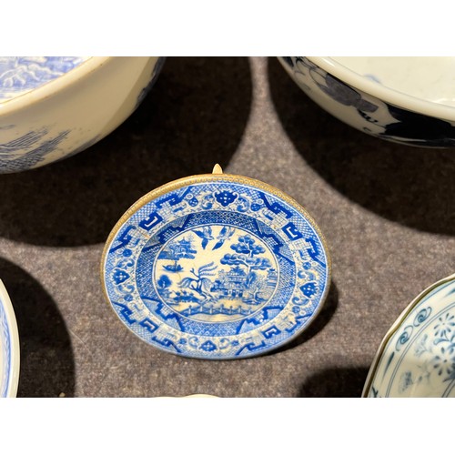 1024 - Collection of oriental bowls. Some with Japanese character marks.