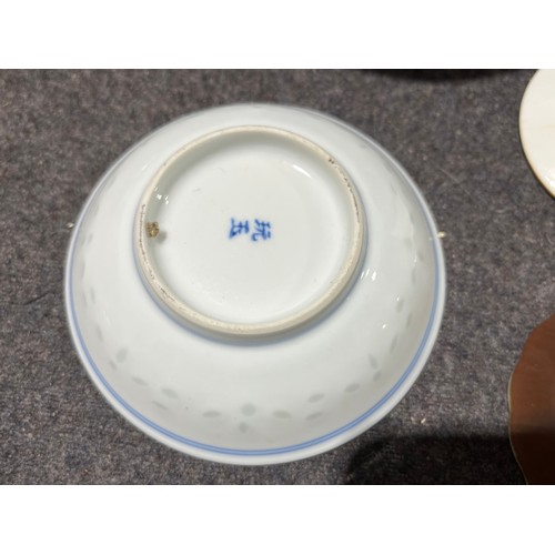 1024 - Collection of oriental bowls. Some with Japanese character marks.