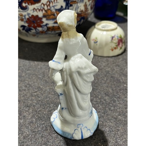 1028 - Staffordshire ceramic figurine