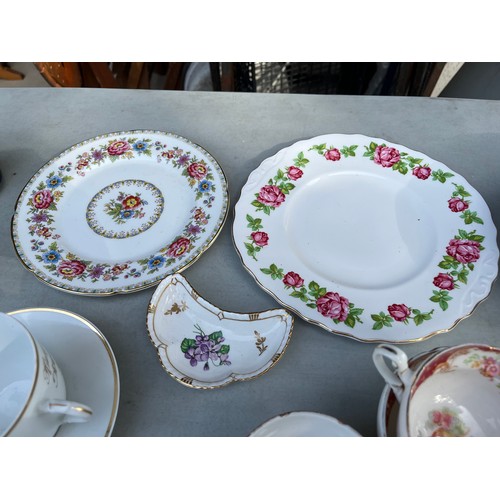 1048 - A collection of Paragon Rockingham, Crown Derby, Romanov cobalt and other chinaware