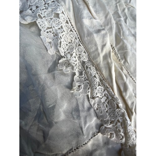 1059 - Antique Victorian Textiles - Cotton and lace blouse