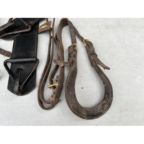 1098 - Horse leathers including cropper and driving harness parts.