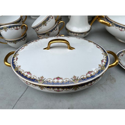 1099 - Large Limoges France dinner service from Maison Ritzen Soeups, Bruxelles