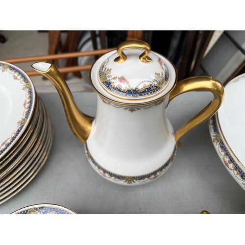 1099 - Large Limoges France dinner service from Maison Ritzen Soeups, Bruxelles