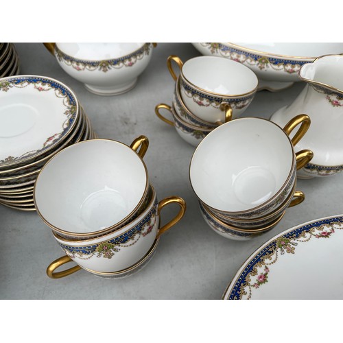 1099 - Large Limoges France dinner service from Maison Ritzen Soeups, Bruxelles