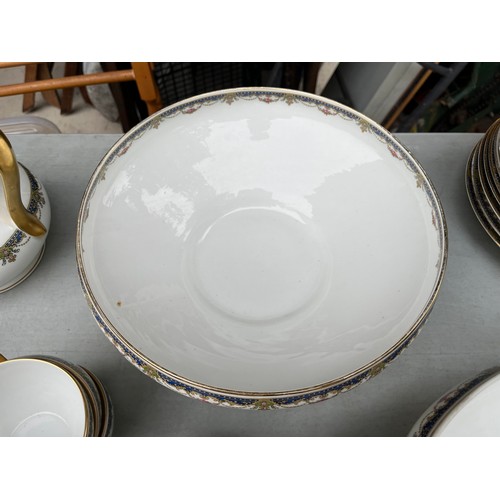 1099 - Large Limoges France dinner service from Maison Ritzen Soeups, Bruxelles