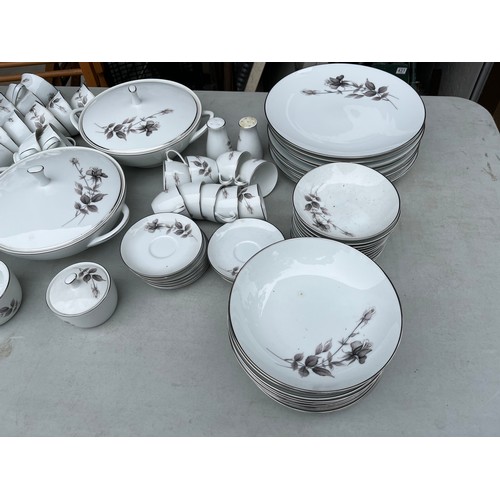 1100 - An extensive Noritake dinner service for 12 persons